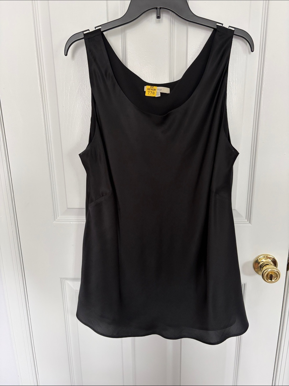 Sejour Black Silk Scoop Neck Sleeveless Blouse